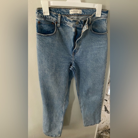 Abercrombie & Fitch 90’s straight ultra high rise. - Picture 1 of 3